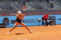 Kerber supera el examen de Siniakova y Bouchard gana el duelo del morbo a Sharapova