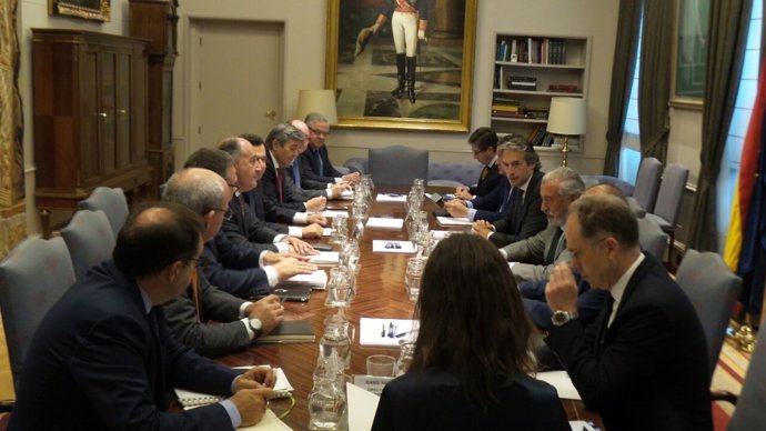 Reunión de representantes de Algeciras con el ministro de Fomento