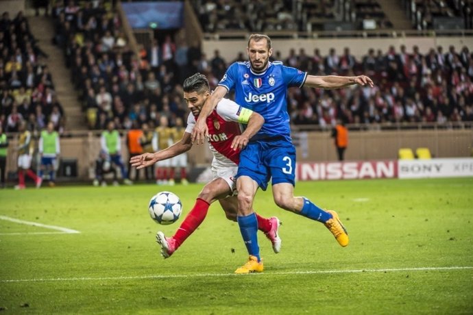 Falcaco (Mónaco) y Chiellini (Juventus)