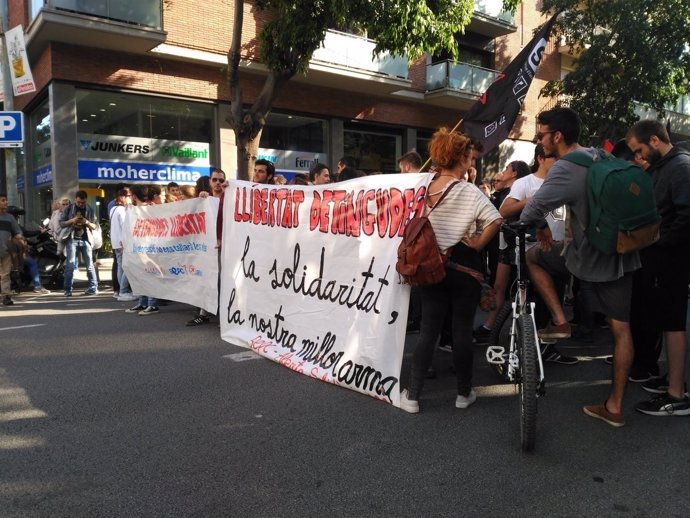 Protesta d'estudiants per tres detencions a Barcelona