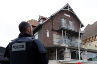 Francia procede a evacuar un campamento de refugiados en el norte de París