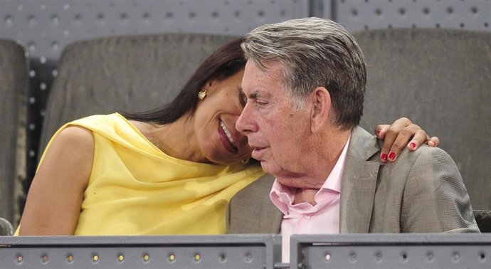 MANOLO SANTANA Y CLAUDIA