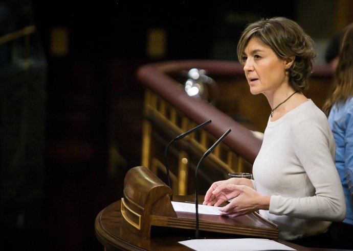 Isabel García Tejerina responde a una interpelación en el pleno del Congreso