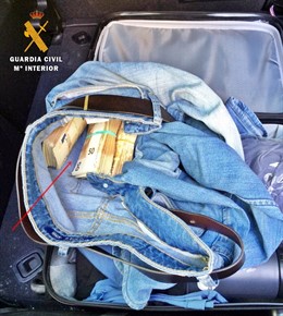 "La Guardia Civil Interviene A Un Ciudadano Portugués Casi 30.000 Euros Que Inte