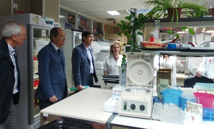 El consejero de Salud, Manuel Villegas, en el Centro de Hemodonación