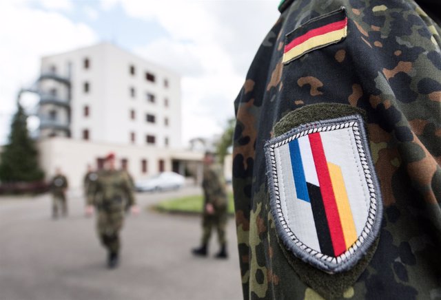 Un soldado de la brigada franco-alemana del militar detenido