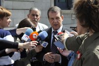 Caballero (PSOE) compara a Susana Díaz con un "AVE" de Andalucía y a Pedro Sánchez y Patxi López con "trenes de vapor"