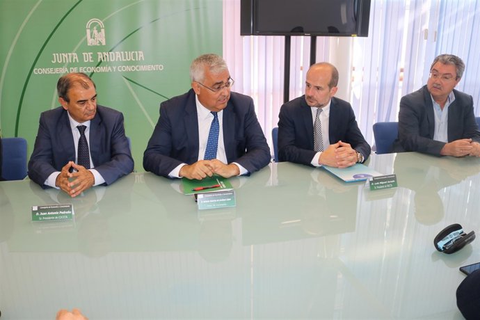 Reunión del consejero Antonio Ramírez de Arellano y miembros de la Coceta