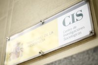 El CIS mantiene al PP en cabeza, con el PSOE superando a Unidos Podemos  y Ciudadanos en alza