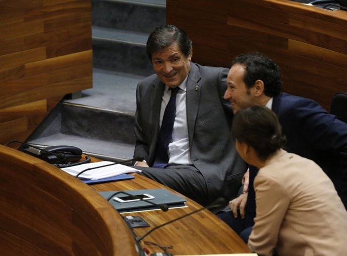 Javier Fernández, en la Junta 