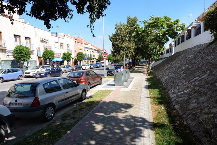 Calle Alameda de Santa Eufemia de Tomares donde se va a construir el carril bici
