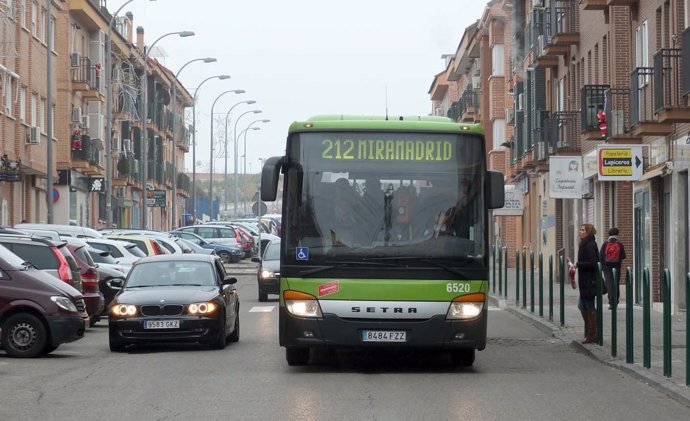 Bus interurbano en Paracuellos del Jarama