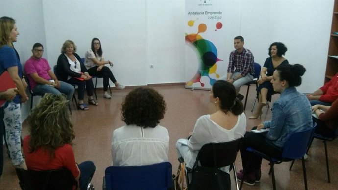 Visita a la lanzadera de empleo de Torreperogil