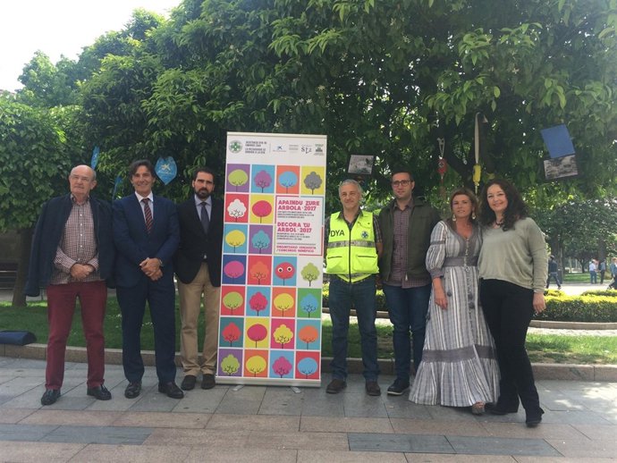 Presentación de la iniciativa 'Decora tu árbol'