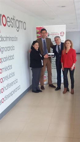 Entrega a ARFES Rioja de donativo por parte de BAnkia