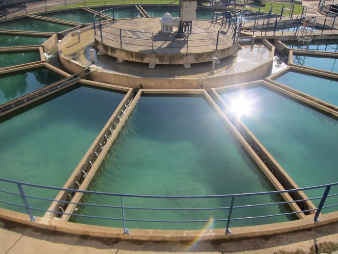 Potabilizadora, depósito de agua, vista aérea