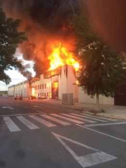 Incendio en una fábrica de caucho en Santa Pola