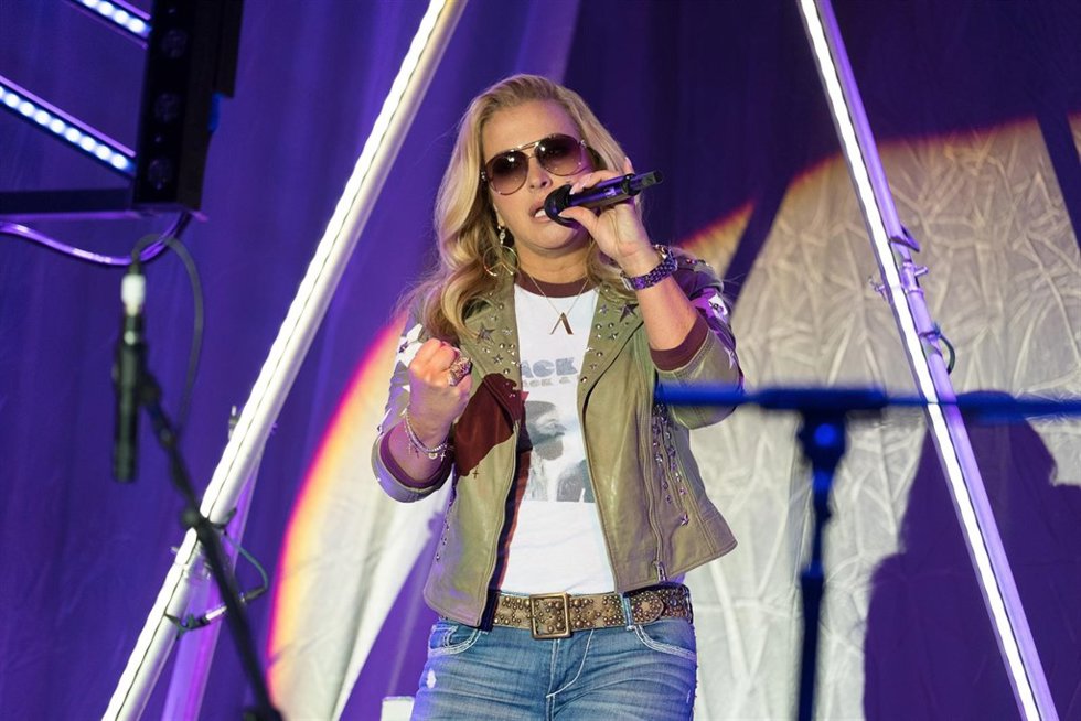 Anastacia/ CORDON PRESS