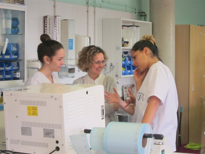  La Consellera M.Ruiz, En Una Visita A l'Institut Joan Va orar De Martorell
