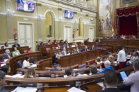El Parlamento, con la abstención de Podemos, sella su apoyo a la modificación del REF económico