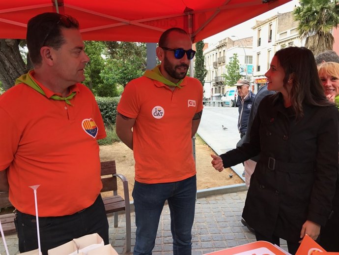 I.Arrimadas parla amb militants de Cs