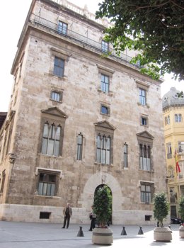 Palau de la Generalitat valenciana, Plaza de Manises