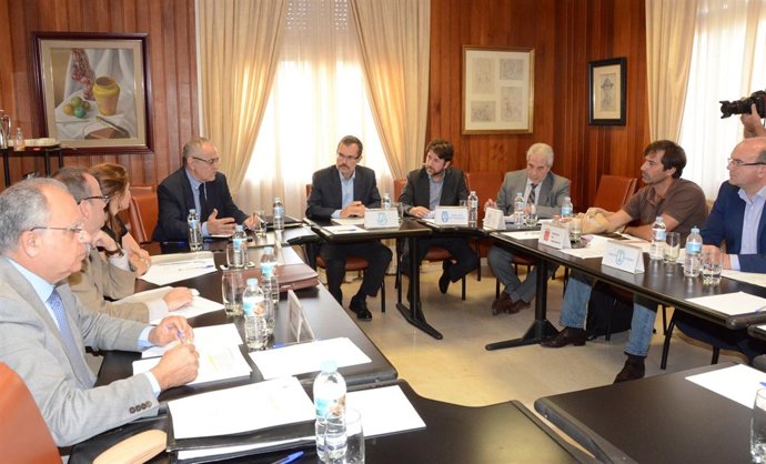 Reunión de la Fecai en el Cabildo de Tenerife