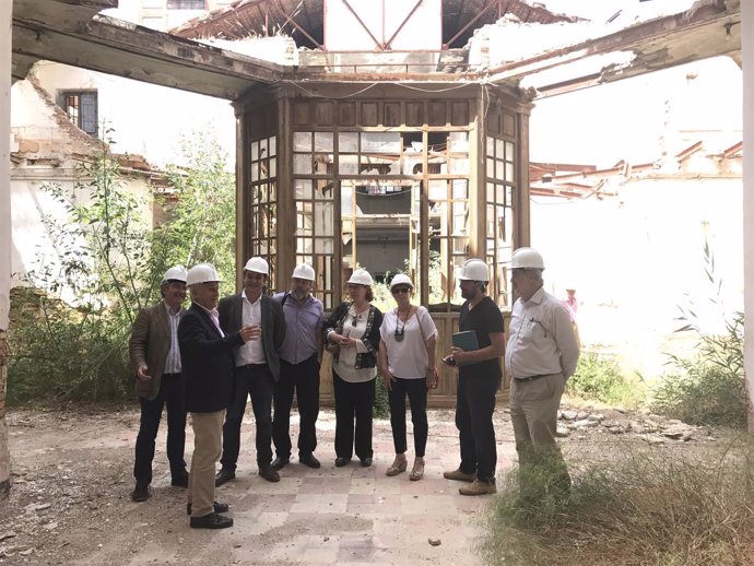 Ortiz visita la Cárcel Vieja con distintos grupos, arquitectos y técnicos