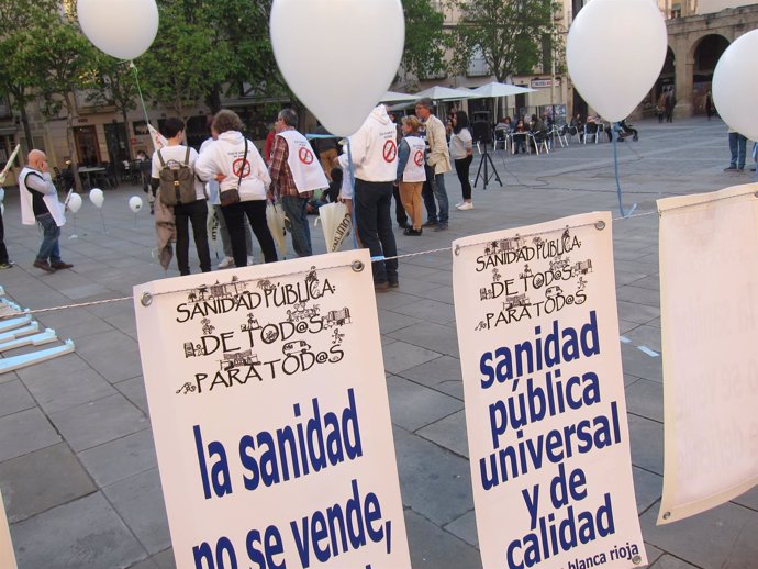                           Concentración Marea Blanca La Rioja     