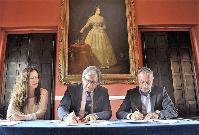 El Ayuntamiento de Jerez y la Junta firman el convenio del Alcázar y la muralla 