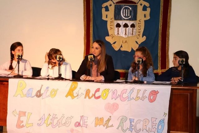 Ruiz participa en el programa de radio organizado por los estudiantes