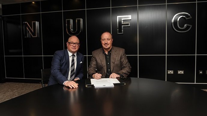 Rafa Benítez renueva con el Newcastle hasta 2019