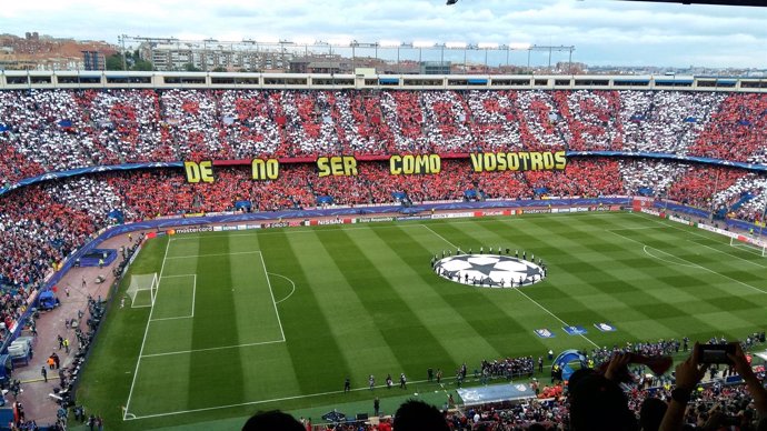 Tifo del Calderón antes del derbi de Champions