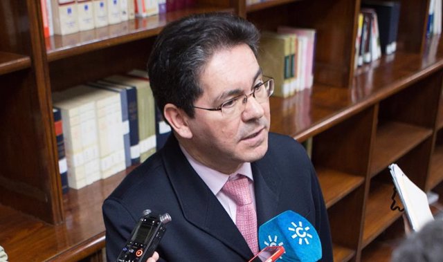 El presidente de la Sección Primera de la Audiencia de Sevilla, Pedro Izquierdo