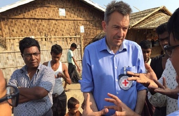 El presidente del CICR, Peter Maurer, de visita en Birmania
