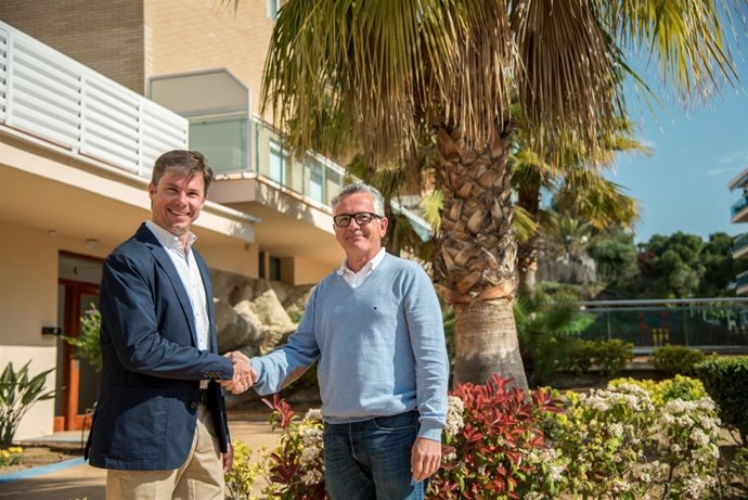 El presidente de la FEHT, Eduard Farriol, junto a su antecesor David Batalla