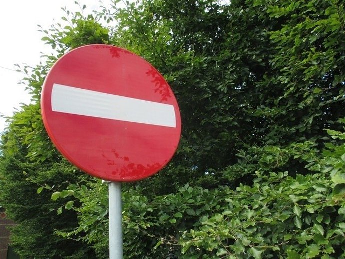 Señal de tráfico prohibido el paso