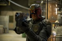 El Juez Dredd tendrá su propia serie, ¿protagonizada por Karl Urban?