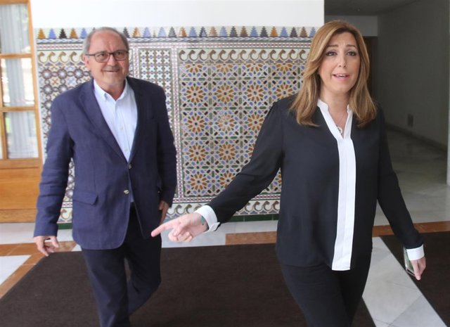 Susana Díaz y Juan Cornejo en los pasillos del Parlamento andaluz