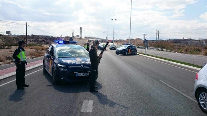 Policía Nacional detiene a tres individuos en un control de tráfico de drogas 