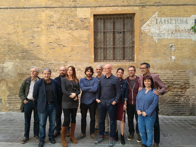 La nueva junta directiva, a la salida del desayuno con medios