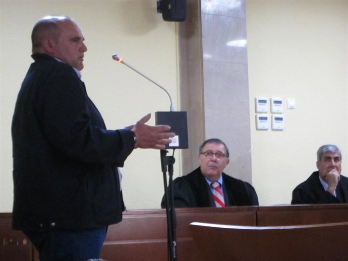 José Cazalla declarando ante el tribunal                       