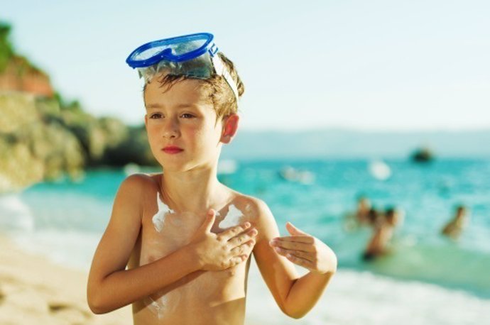 Contra el melanoma, protege a los niños del sol