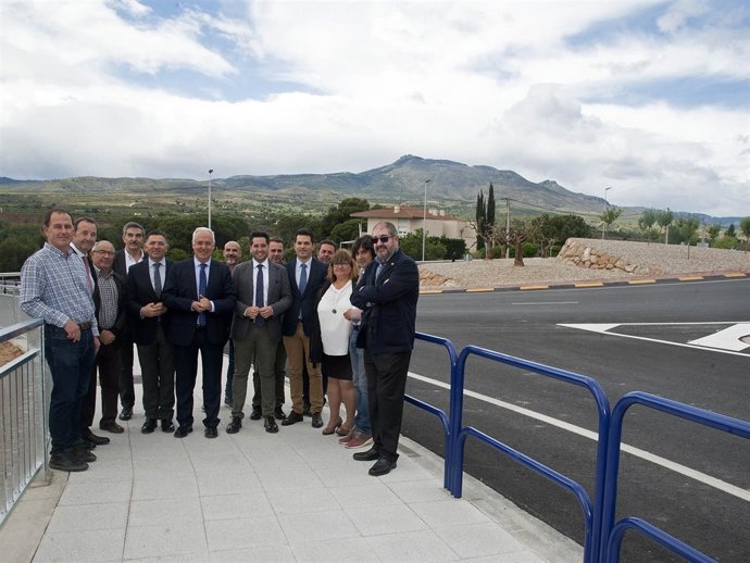 Ceniceros visita la rotonda Rivero en Arnedo