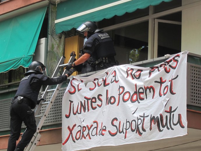 Desnonament Al Barri Del Clot