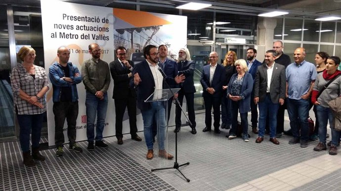 L'alcalde de Sabadell, Juli Fernàndez, en el FGC