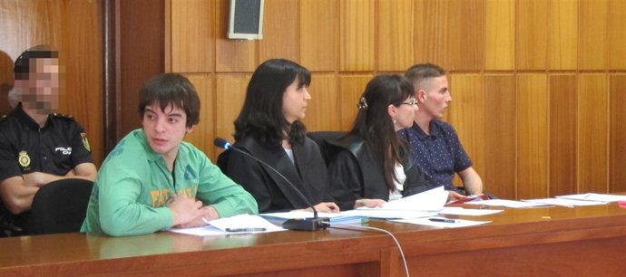 El joven acusado de degollar a una anciana en Alhama durante el juicio