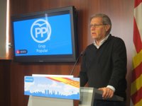 Alberto Fernández (PP) dice que el 93% de barceloneses apoya un Ayuntamiento bilingüe