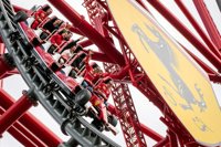 Los pilotos de F1 Kimi Räikkönen y Marc Gené visitan Ferrari Land