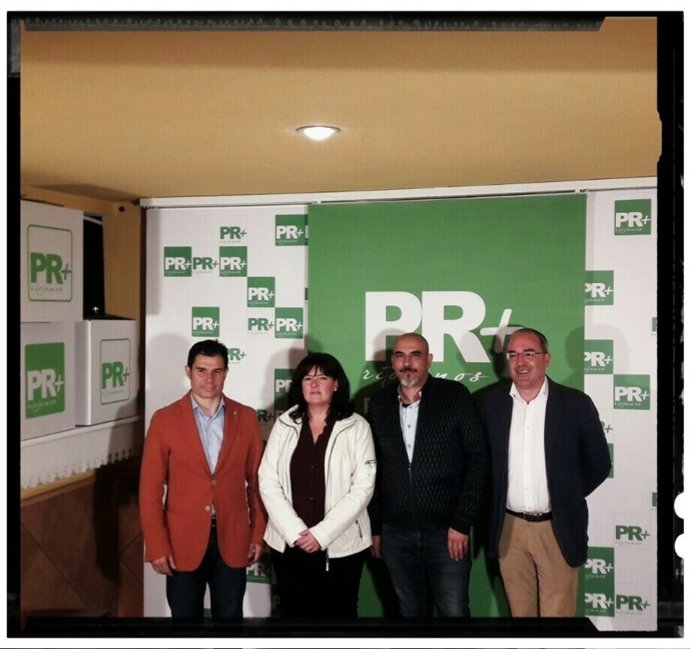 La nueva concejala del PR+ Rita Beltrán con Gil de Gómez, Beltrán y Trincado